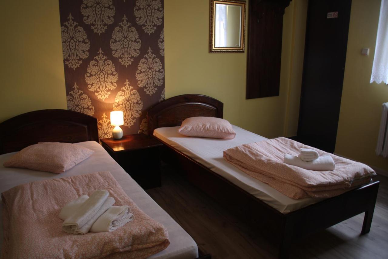 Zajazd Pod Kominkiem - Brzoza Kolo Torunia Esterno foto